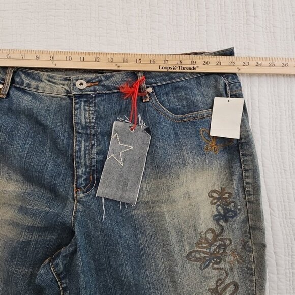 NEW Vanilla Star Jeans Women's 26 (44x32) Straight Leg Floral Embroidery NWT - Picture 4 of 13